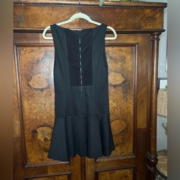 NWT Alice + Olivia- Black Dress. Size 8 - Picture 2 of 9